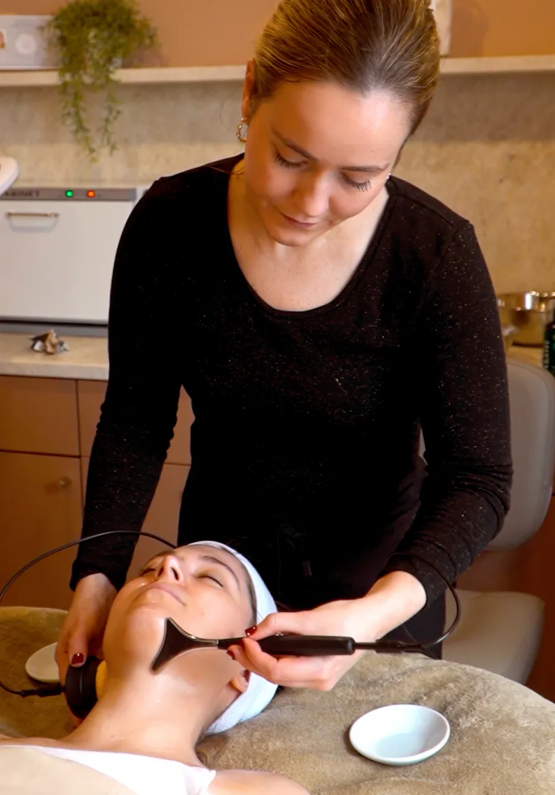 Esthetician performing a microcurrent facial at Zohar