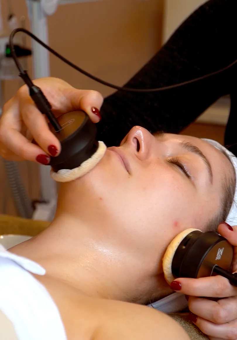 Dual radio frequency facial treatment on the jawline and neck